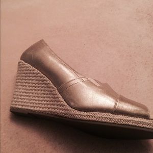 Gold Wedge