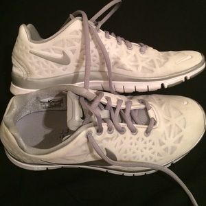 White Nike Free 5.0