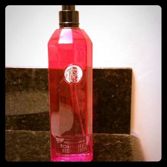 Victoria's Secrets Bombshell Seduction