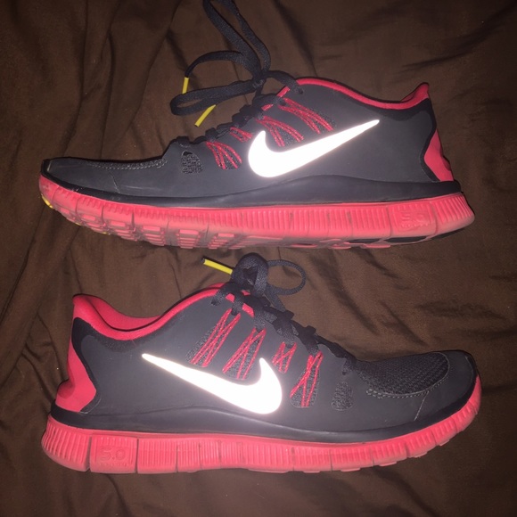 Womens Nike free run tennis shoes
