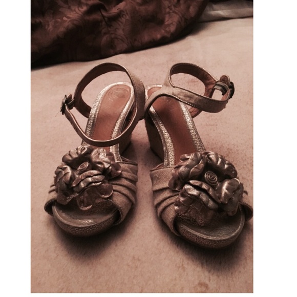 Wedge - Picture 1 of 3