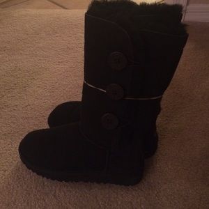 Authentic button Uggs