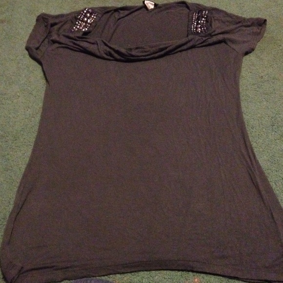 Gray shirt w rhinestones on it