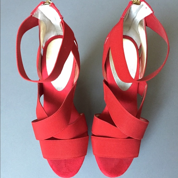 BAKERS "McKinley" Platform sandal in RED - Picture 2 of 4
