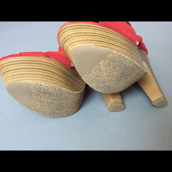 BAKERS "McKinley" Platform sandal in RED - Picture 3 of 4