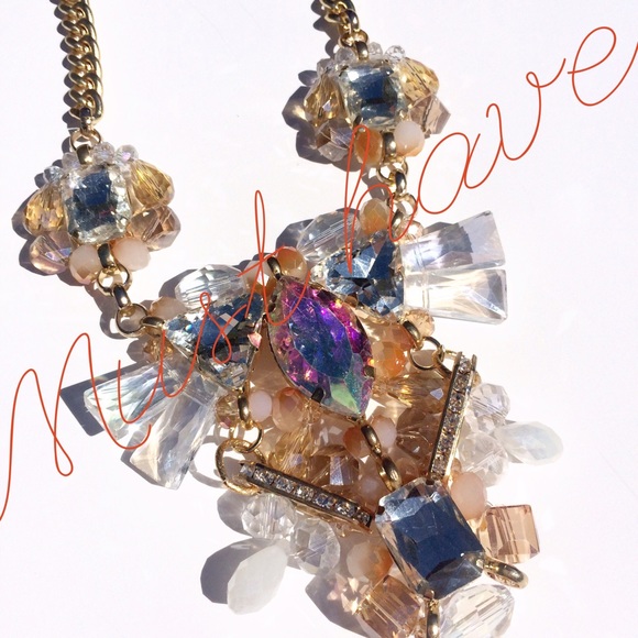 Statement necklace