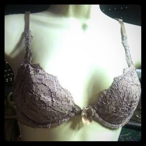 Beige Lace Vintage Victoria's Secret Bra Flawless!