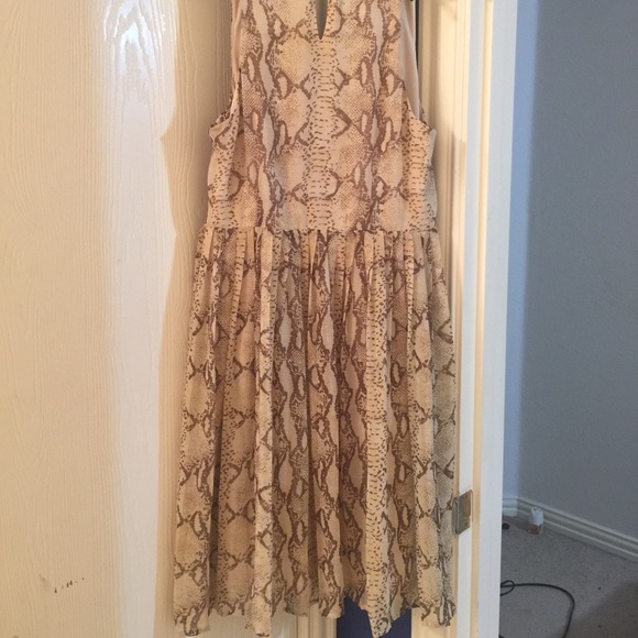 Dress - Picture 2 of 2