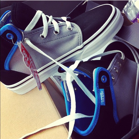 NEED THESE GONE!!! Hightop Vans, like new