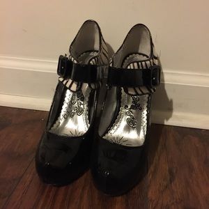 Naughty Monkey size 6 pumps