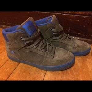 MENS Supra skate shoe.