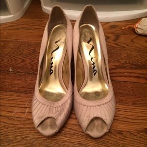 Cream Nina heels, 8.5 SOOO COMFORTABLE!!