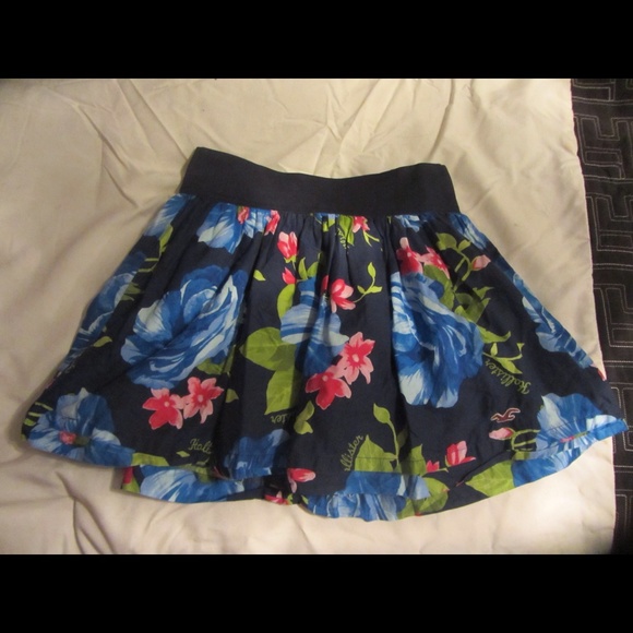 HOLLISTER Floral Skirt