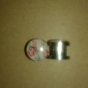 Flower metal 00 plugs