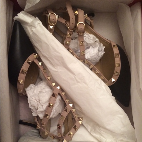 Sold！Authentic Valentino Shoe