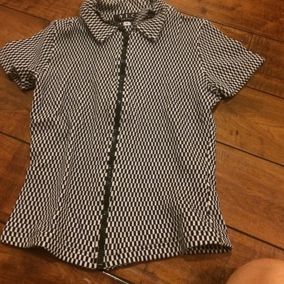 NIC New York shirt sleeve zip-up shirt