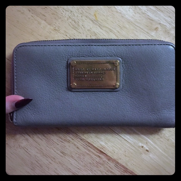 Marc by Marc Jacobs zip around wallet in cement.