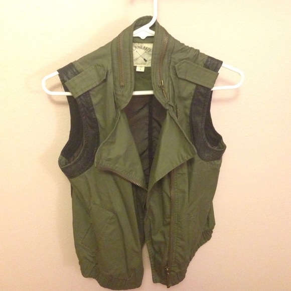 Kylie&Kendall Jenner brand vest!
