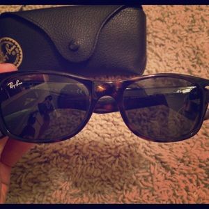 Ray Ban Wayfarer Tortoise Shell Sunglasses