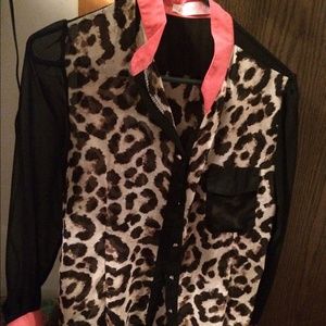 🌸SOLD🌸Leopard blouse! Super cute☺️