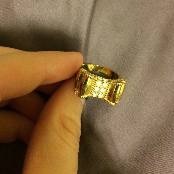 Gold Bow Ring