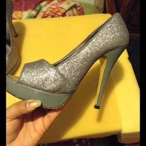 Beautiful silvers heels