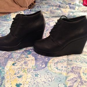 🚫SOLD wedge booties size 7 patent leather