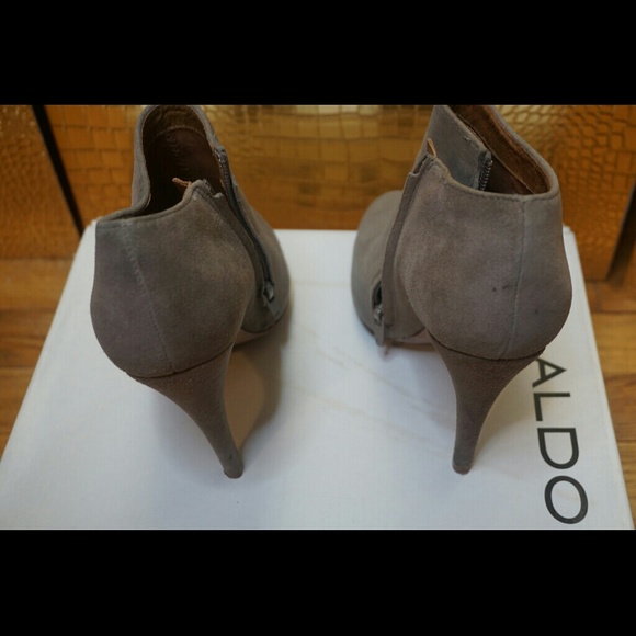 🚫SOLD🚫 🎉💣🎊 Grey Suede Booties - Picture 4 of 4