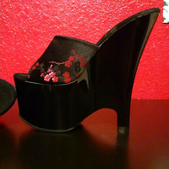 Red/Black Beautiful Shoes