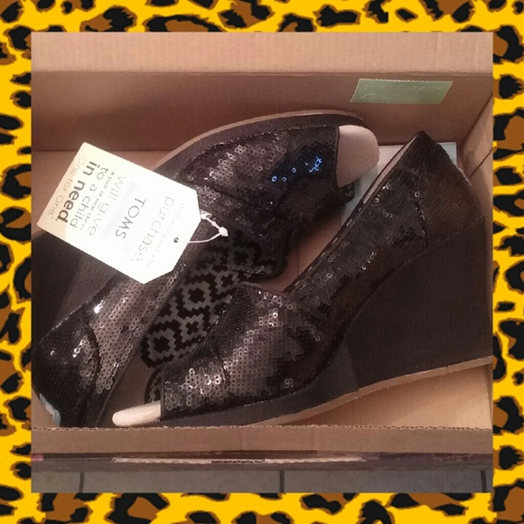 NWT Toms,black sequence wedge shoes.