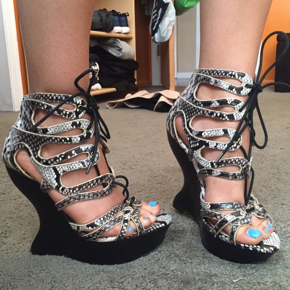🚫SOLD🚫 SNAKE PRINT WEDGES