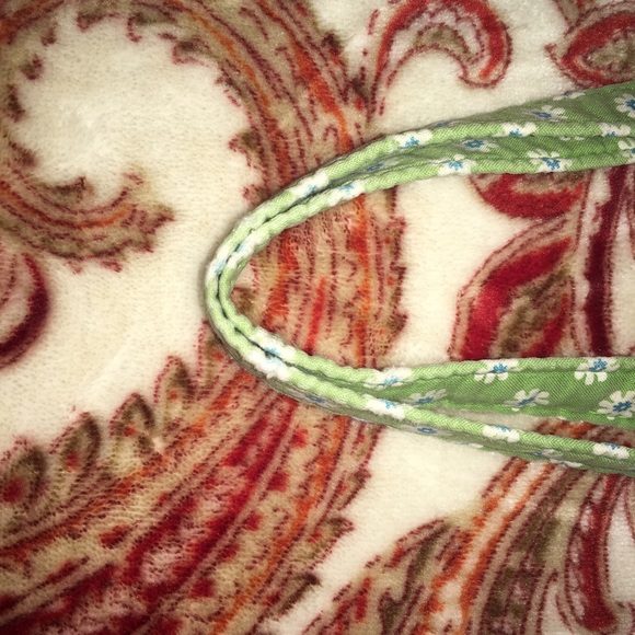 Vera Bradley Apple Tote with Tortoise closure - Picture 2 of 3