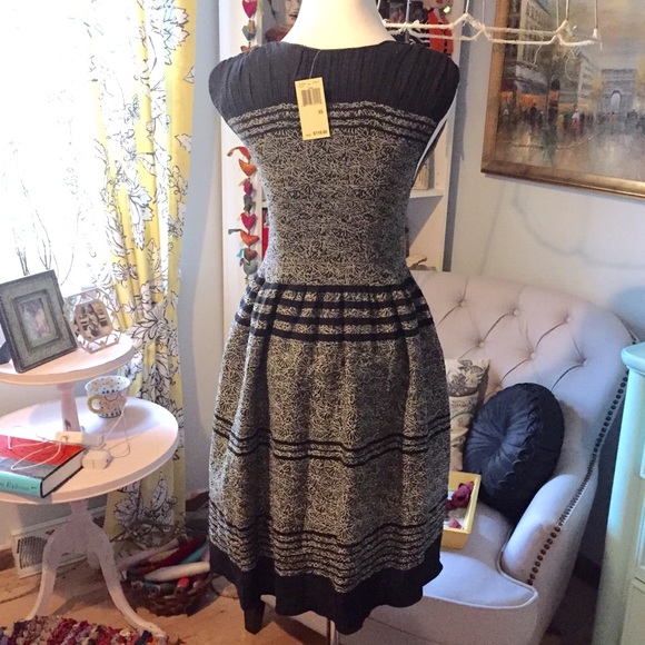 SOLD IN BUNDLE🎉'Downtown Chic' HP💖🎉DRESS - Picture 3 of 4