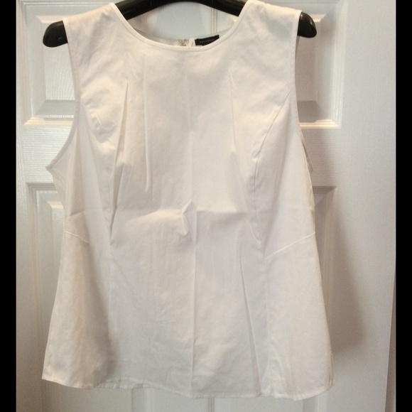 Ann Taylor White Fitted Shell Never Worn