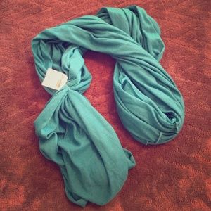 teal t-shirt infinity scarf