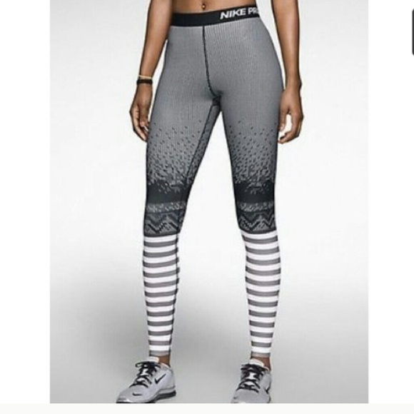 🚫🚫SOLD ON ⓂERCARI Brand new nikes tights Sz m