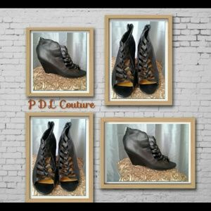 BLACK LEATHER WEDGES