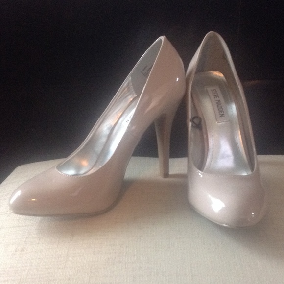 Steve Madden size 9 . Never worn, brand new BNWOT.
