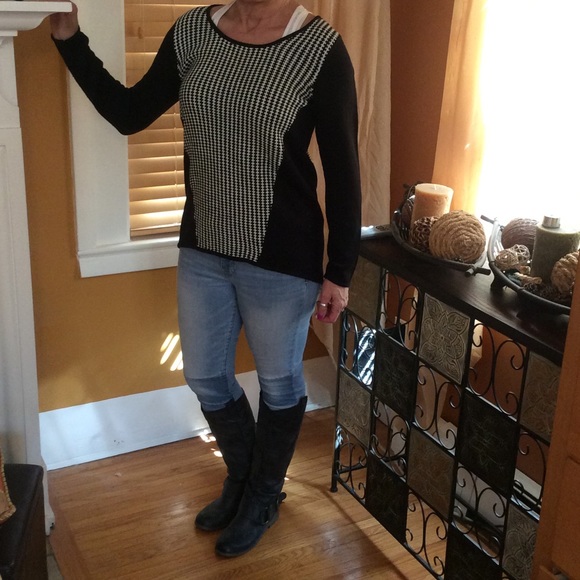 Womens/juniors sweater