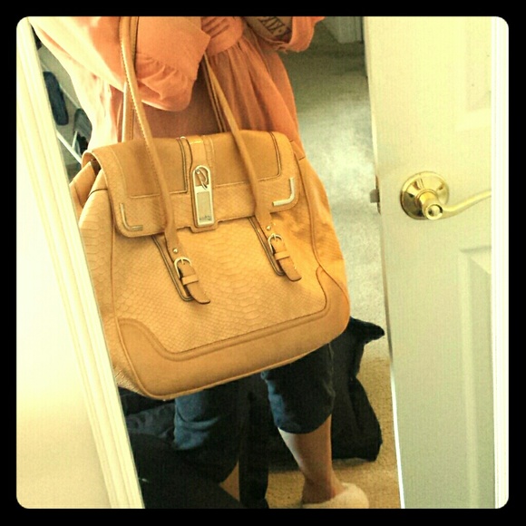 Additional pictures of guess bag