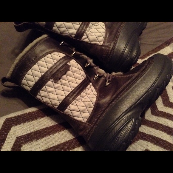 Columbia Omniheat Women's Boots, size 6. - Picture 2 of 3