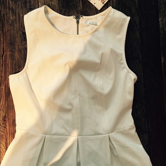 Creme white peplum top w zipper back