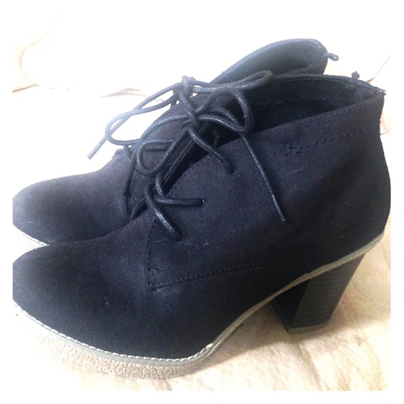 Old Navy Brand black booties size 6
