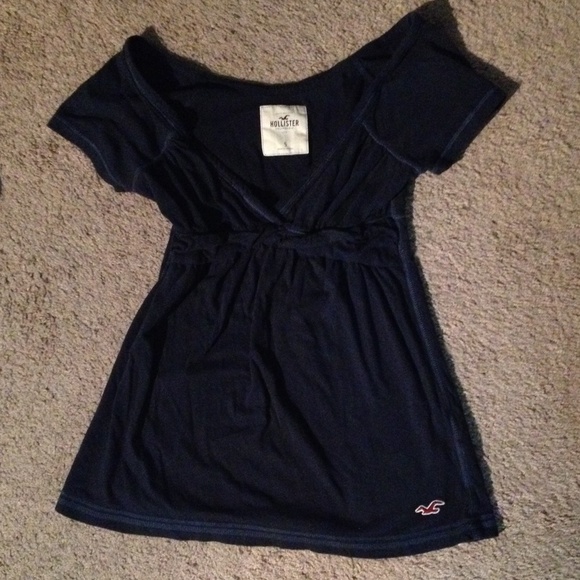 ‼️FINAL SALE‼️Hollister V-Neck