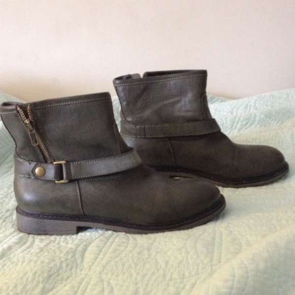 Low cut boots