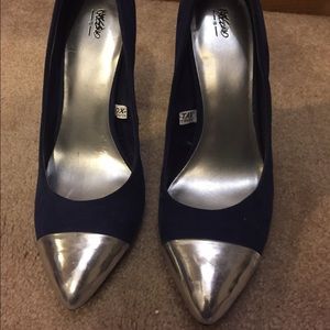 Navy blue pointed toe heels