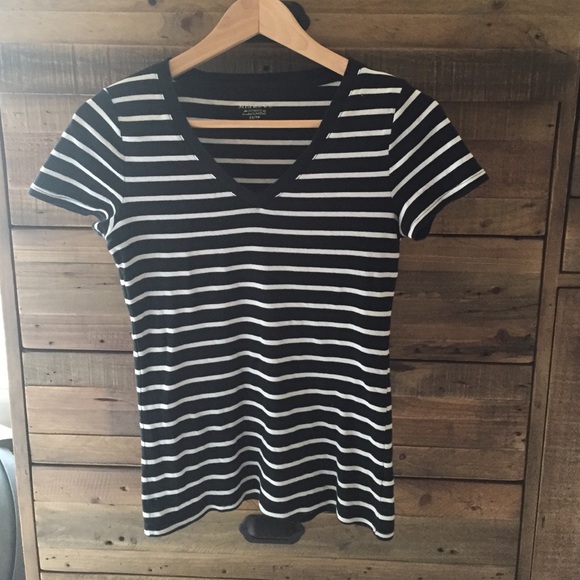 Black and white striped t-shirt - Picture 1 of 2