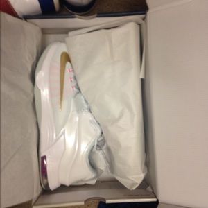 Nike aunt pearls