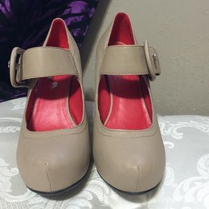 Beige/ light brown heels