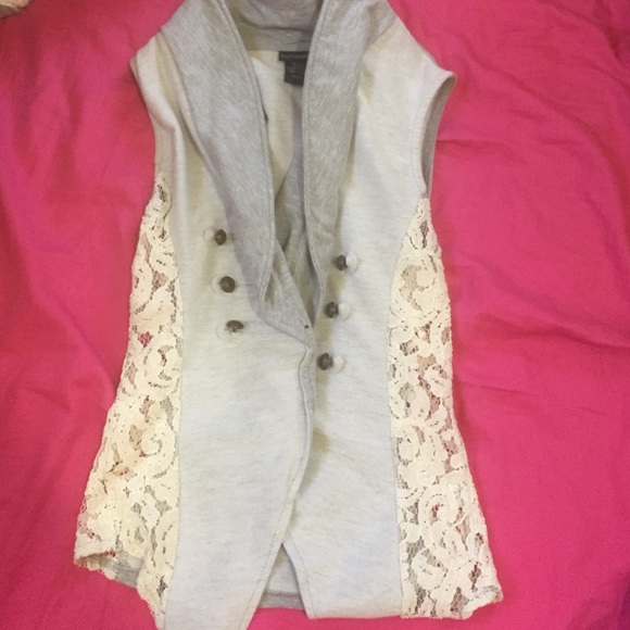 Daytrip grey lace vest